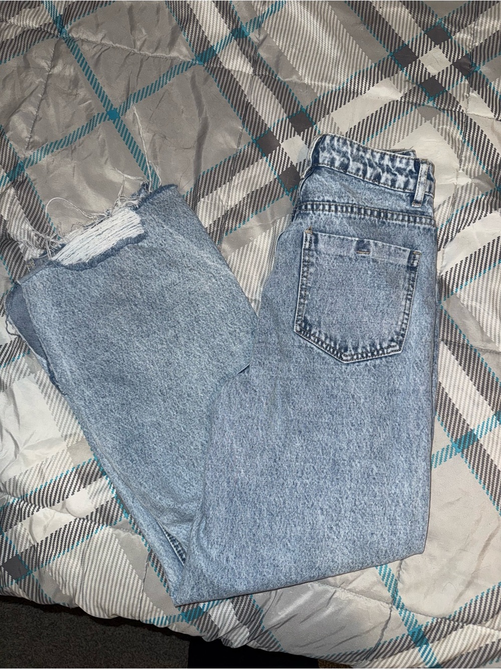 Light Blue High-Rise Mom Jeans - Classic Vintage Wash